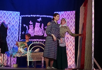 Студенты представили зрителям комедию по пьесе Лобозерова «Семейный портрет с посторонним»